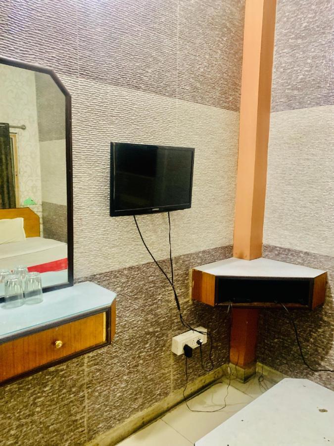 Hotel Bengal -100M From Park Circus 7 Point Calcutta Buitenkant foto