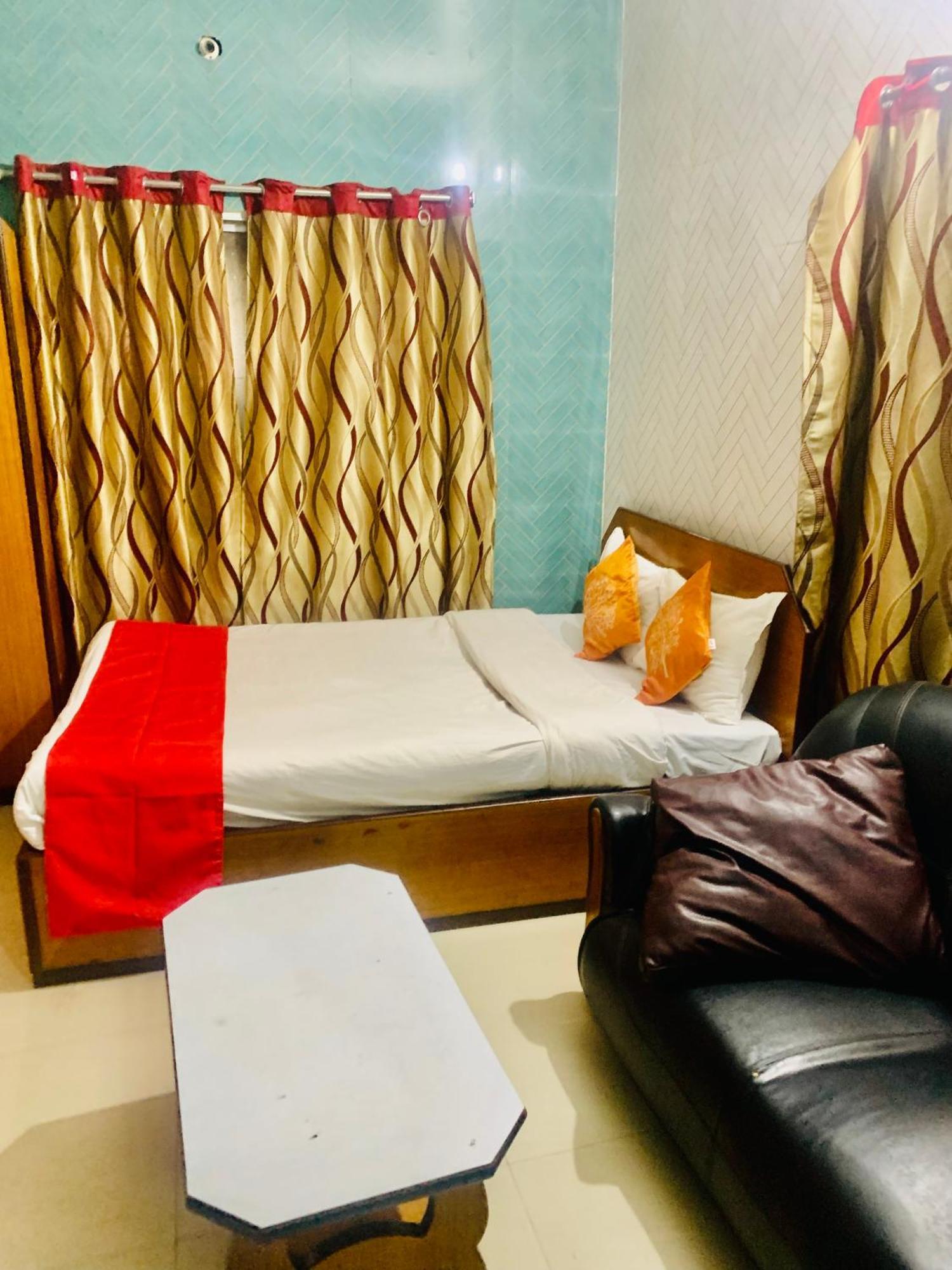 Hotel Bengal -100M From Park Circus 7 Point Calcutta Buitenkant foto