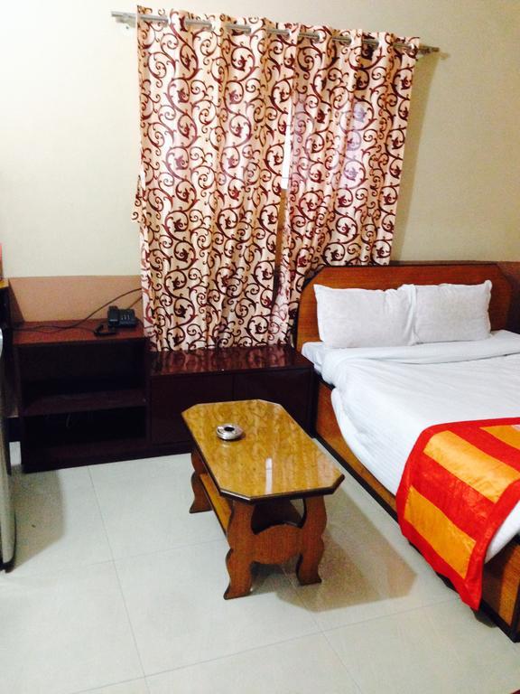 Hotel Bengal -100M From Park Circus 7 Point Calcutta Buitenkant foto